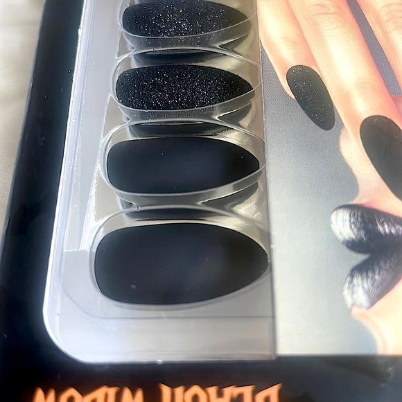 Ardell limited edition press-on nails - Picture 3 of 3